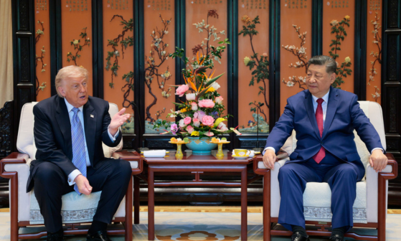 El presidente de China, Xi Jinping (izquierda), y el estadounidense, Donald Trump, se reúnen durante la visita de Trump a Zhongnanhai, en Beijing, China, el 15 de mayo de 2026. (Evan Vucci/Pool Foto vía AP)